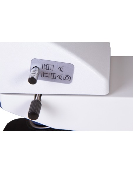 Microscopio trinoculare digitale Levenhuk MED D30T LCD