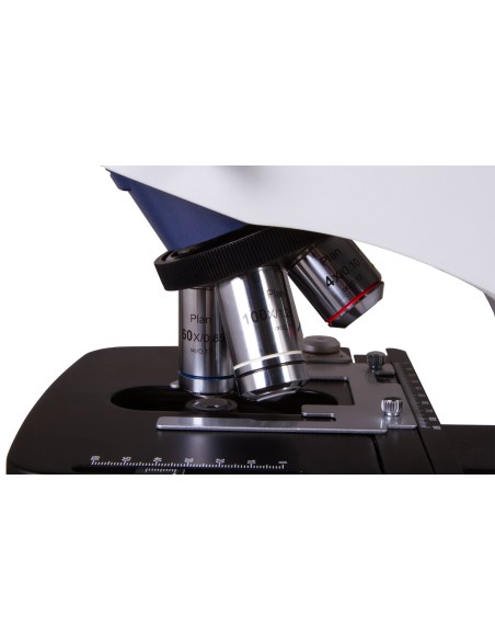 Microscopio trinoculare digitale Levenhuk MED D35T LCD