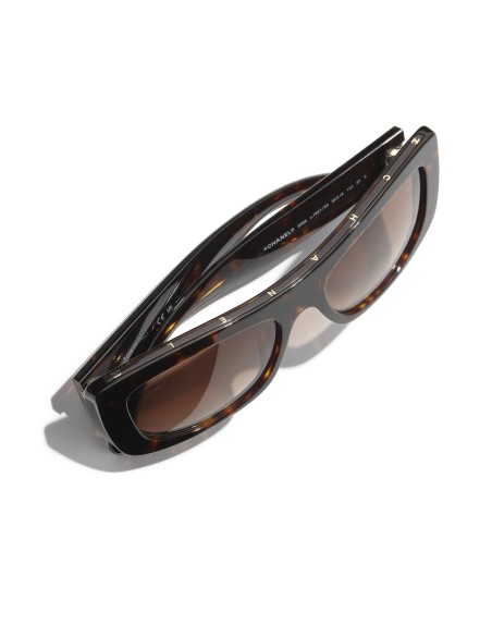 Occhiali rettangolari da sole Chanel CH5559 1827S9 56 | Isolani Boutique
