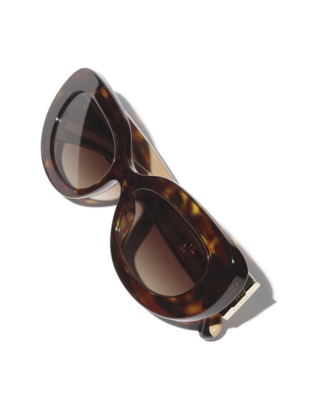 Occhiali ovali da sole Chanel CH5562B C714S5 53 | Isolani Boutique