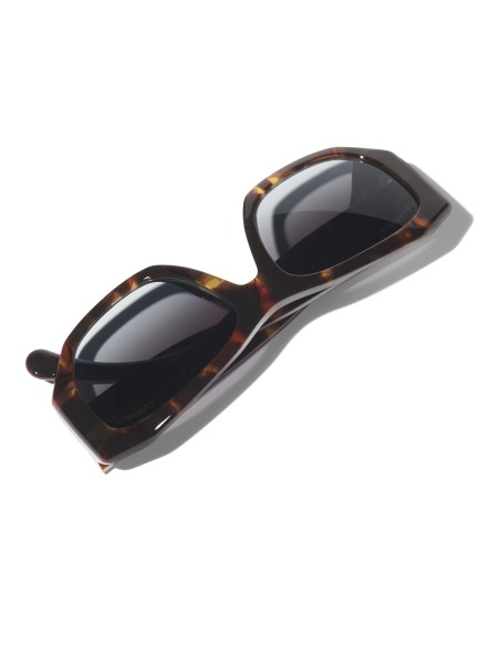 Occhiali rettangolari da sole Chanel CH5554 1818S6 55 | Isolani Boutique