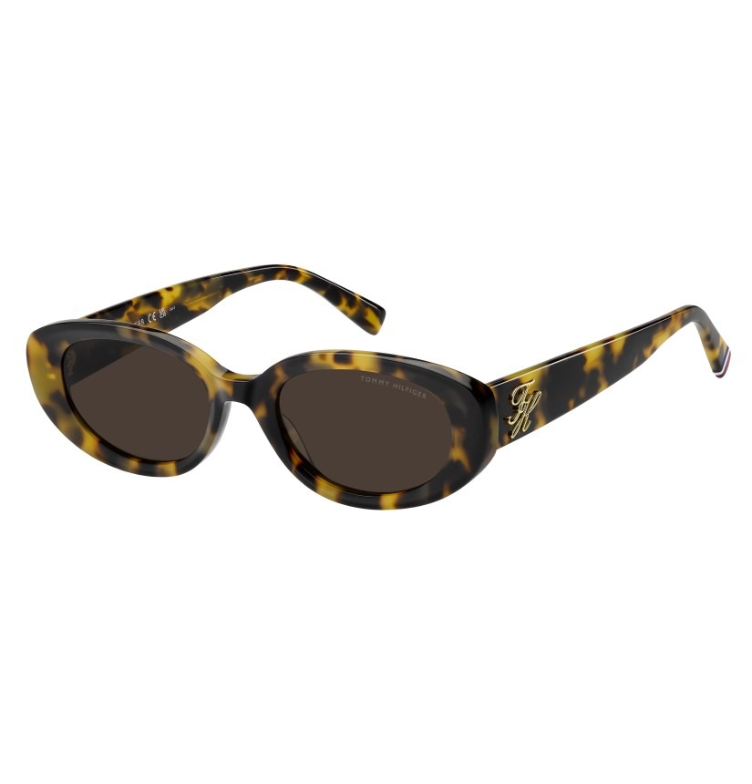 Tommy Hilfiger sunglasses: preppy style, colour and everyday wear